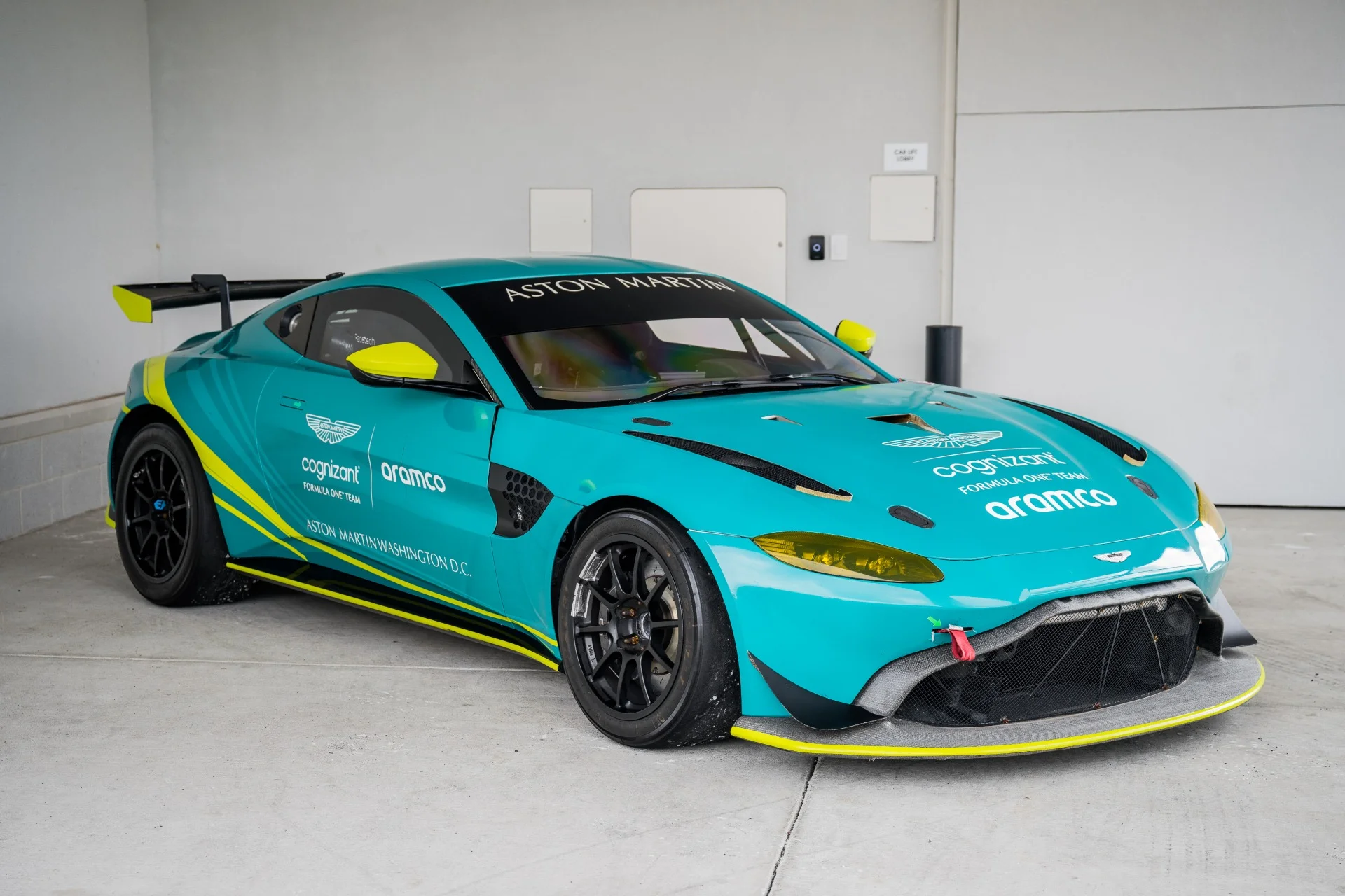 2020-aston--martin-vantage-