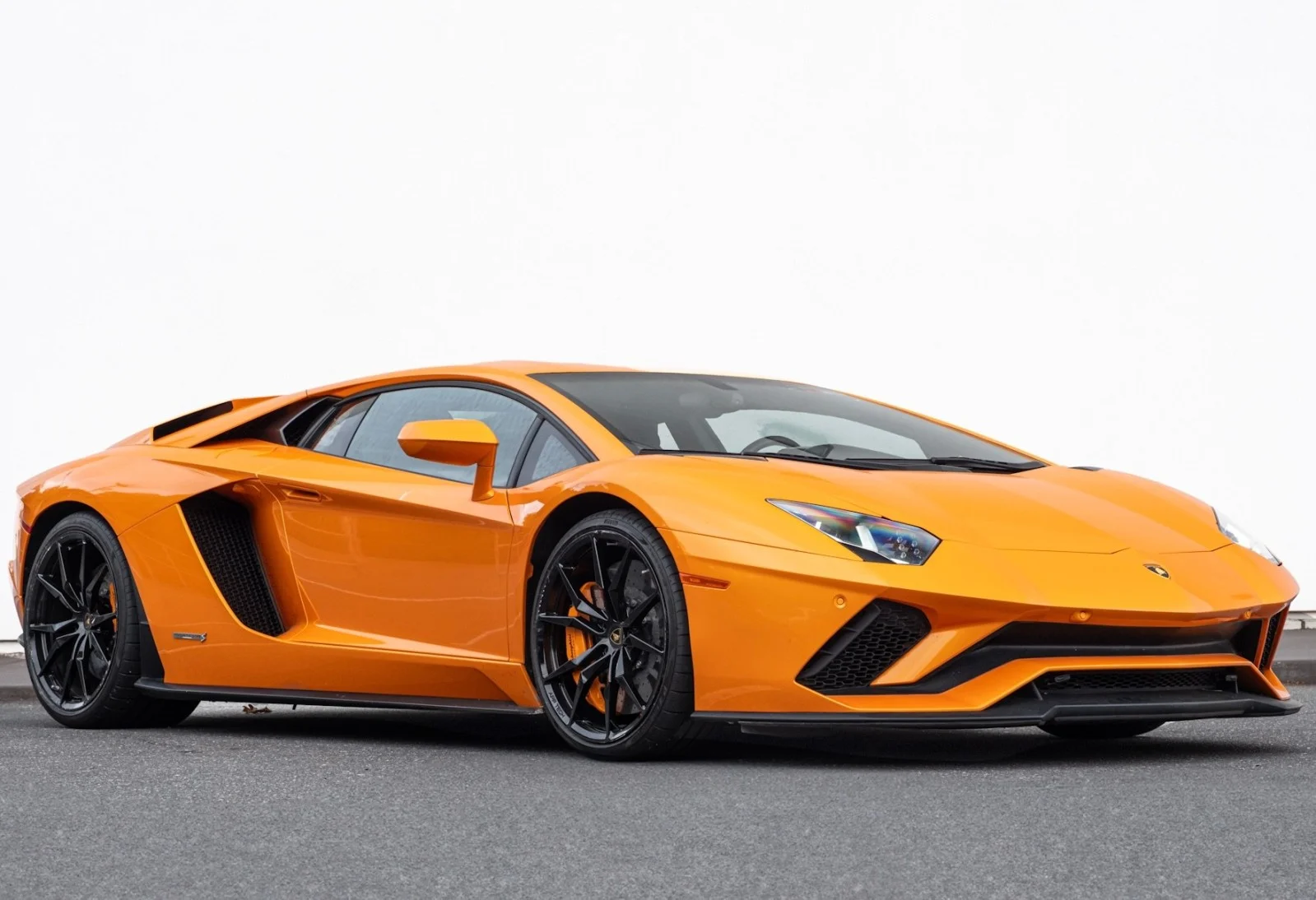 2018-lamborghini-aventador-  