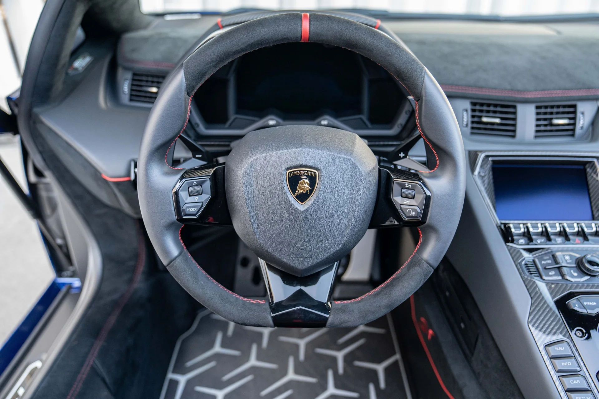 2017 Lamborghini Aventador SV Roadster | duPont REGISTRY 2017 Lamborghini Aventador SV Roadster | duPont REGISTRY