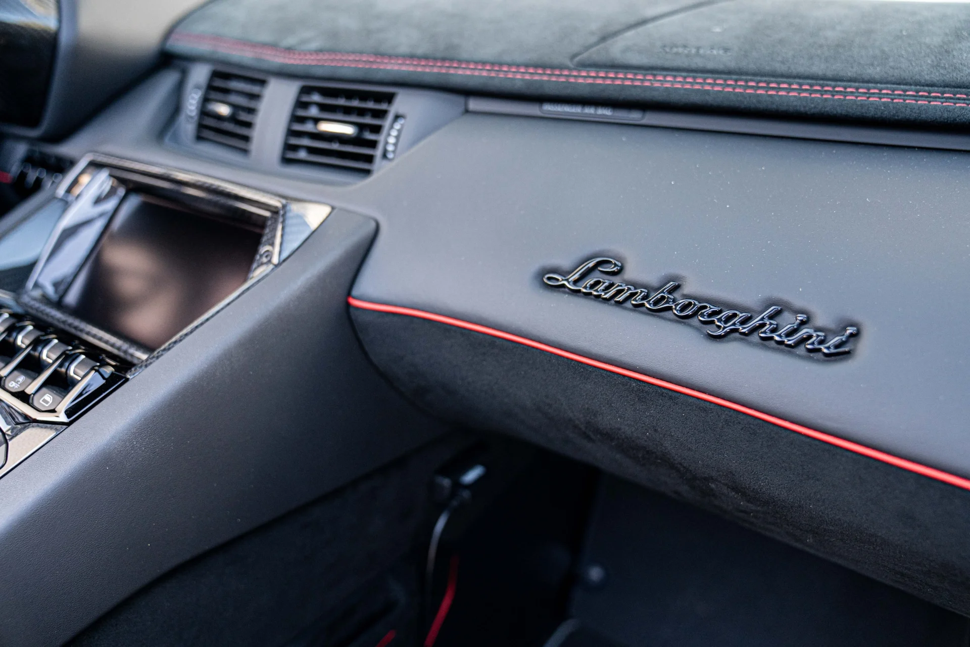 2017-lamborghini-aventador-0-