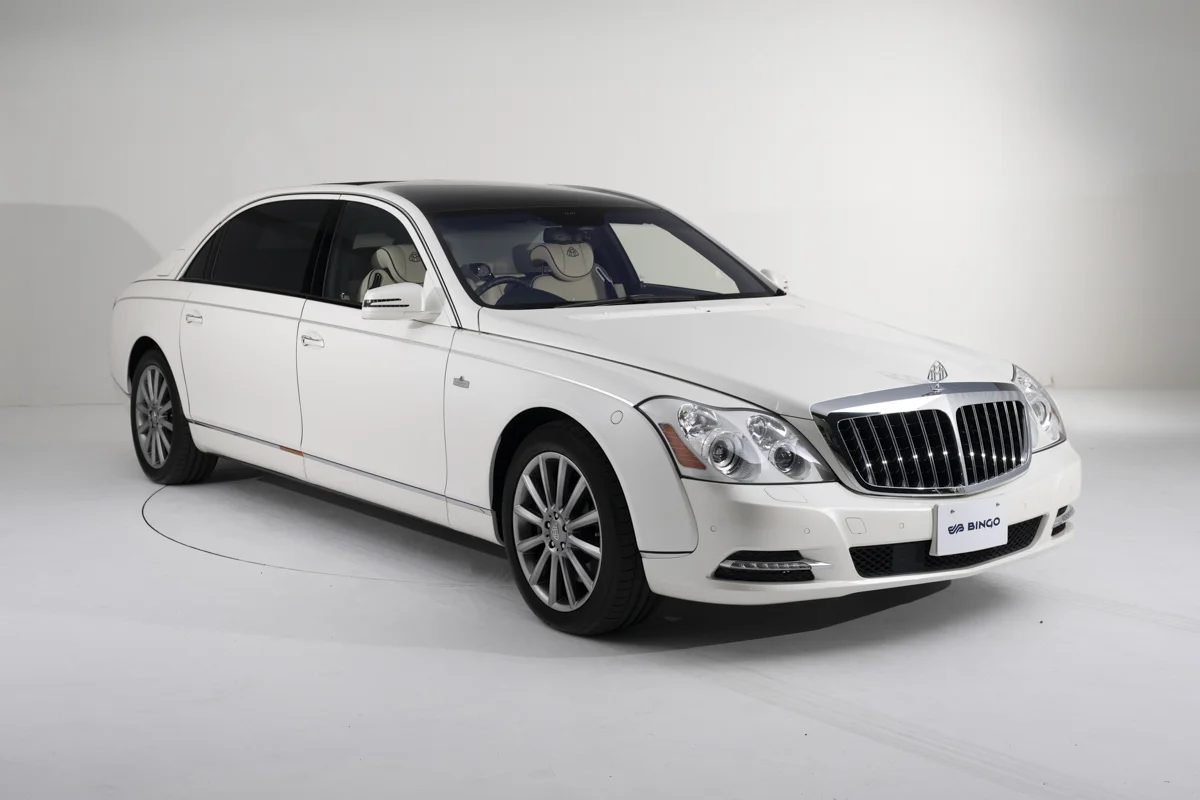 マイバッハ洋書 MYTHOS MAYBACH 2025 Mercedes-Maybach Mythos Series - Where Power Meets