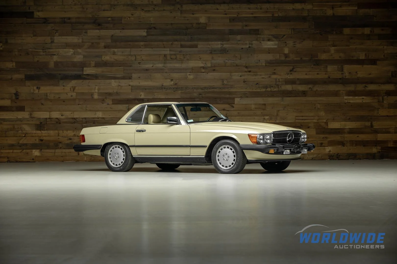 高価値セリー New and Pre-owned Mercedes-Benz 560 SL for Sale デザイン