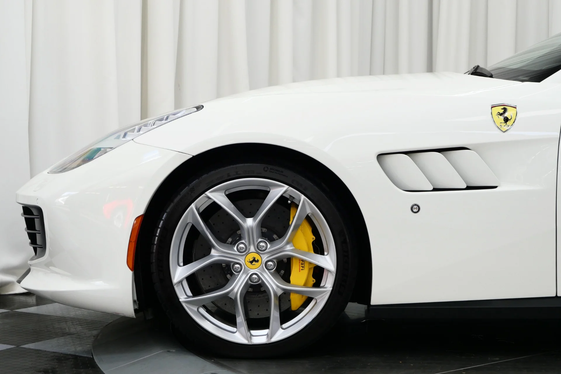 人気 T GTC4Lusso Ferrari 2020 | REGISTRY duPont 自動車