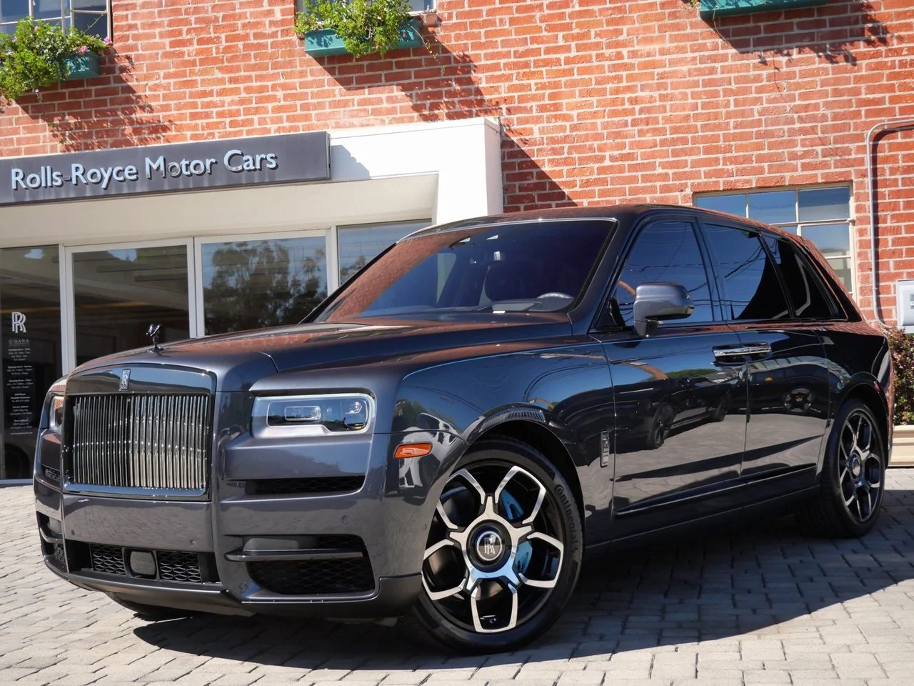 洋書 ROLLS ROYCE IN AMERICA 2025 Rolls-Royce Cullinan Review, Pricing, and Specs
