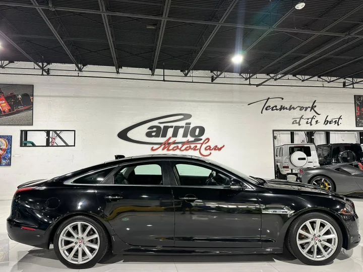 2016 Jaguar XJR | duPont REGISTRY