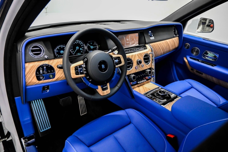 Rolls-Royce Motor Cars Quebec, 8525 Boulevard Décarie, , Montreal- Reviews,  Info