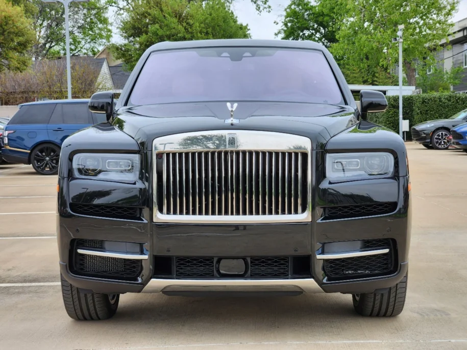 Cận cảnh RollsRoyce Cullinan 5 chỗ Gia vị khác lạ cho đại gia Việt   Báo Dân trí