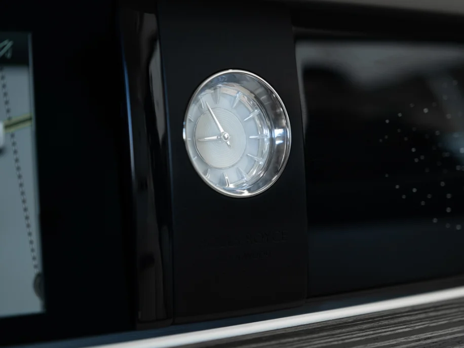 Encounter RollsRoyce Silver Spur A Classy and Elegant Ride  WATCH  COLLECTING LIFESTYLE