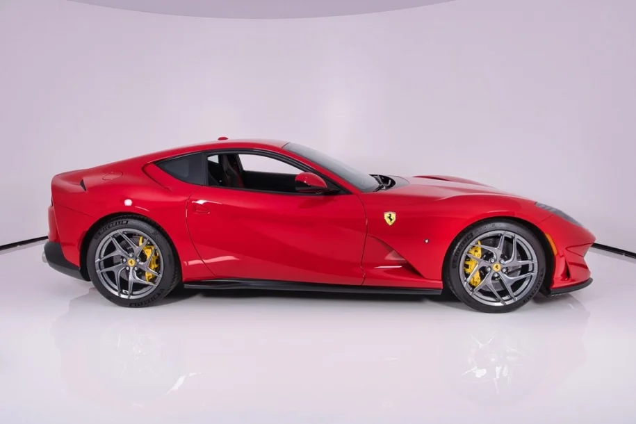 2019-ferrari-812--superfast-359990-11542
