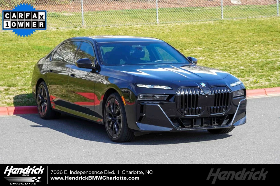 2023 BMW 760i | RB1520A | duPont REGISTRY