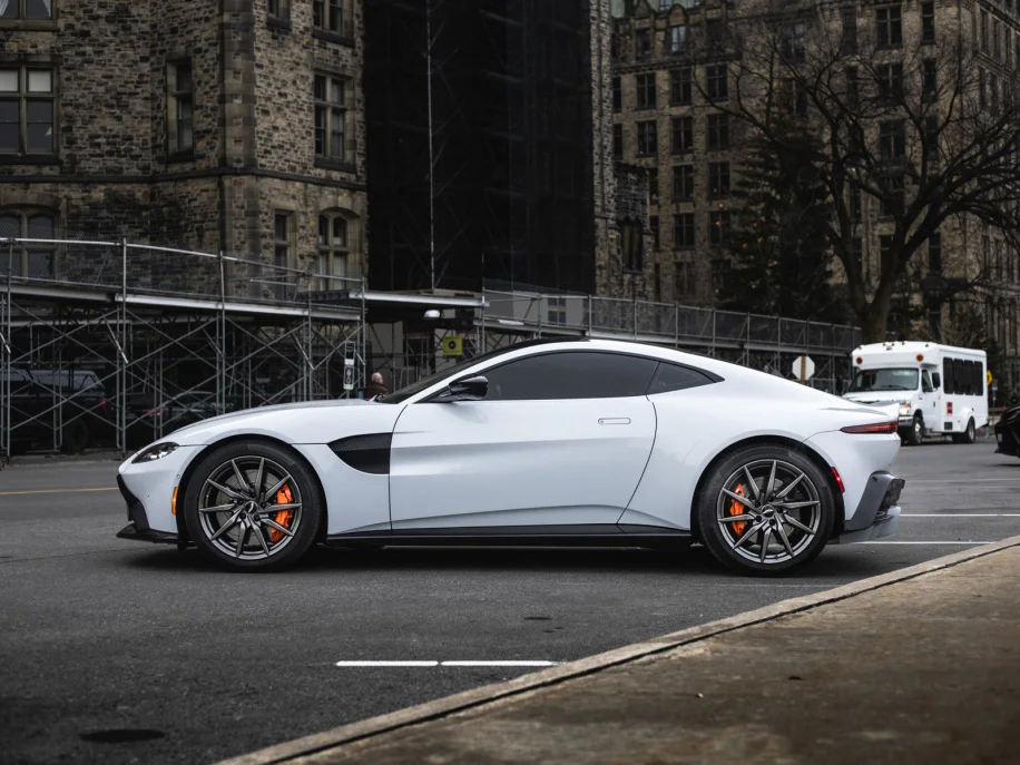 2019 Aston Martin Vantage duPont REGISTRY