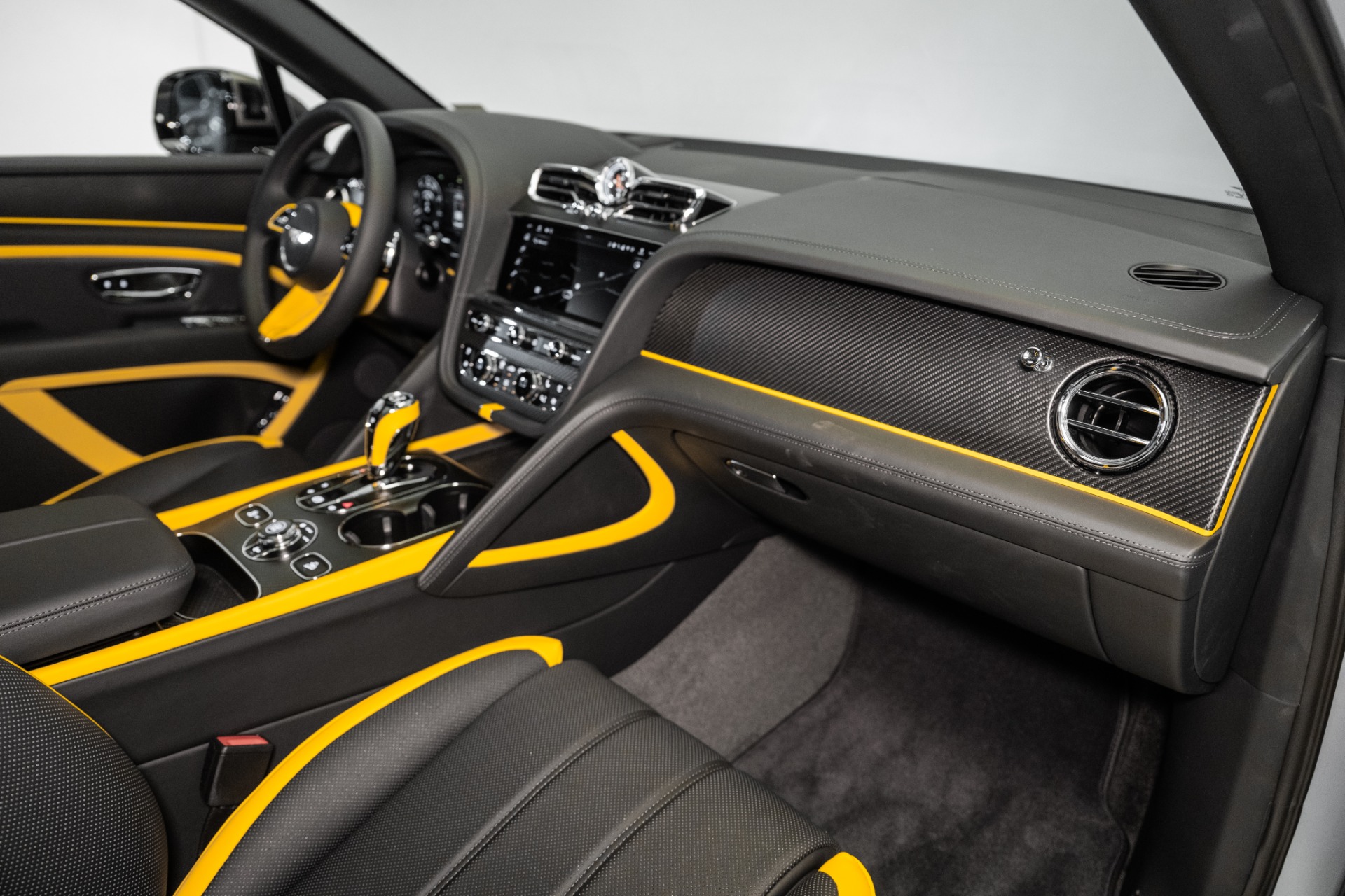 2025 Bentley Bentayga | duPont REGISTRY