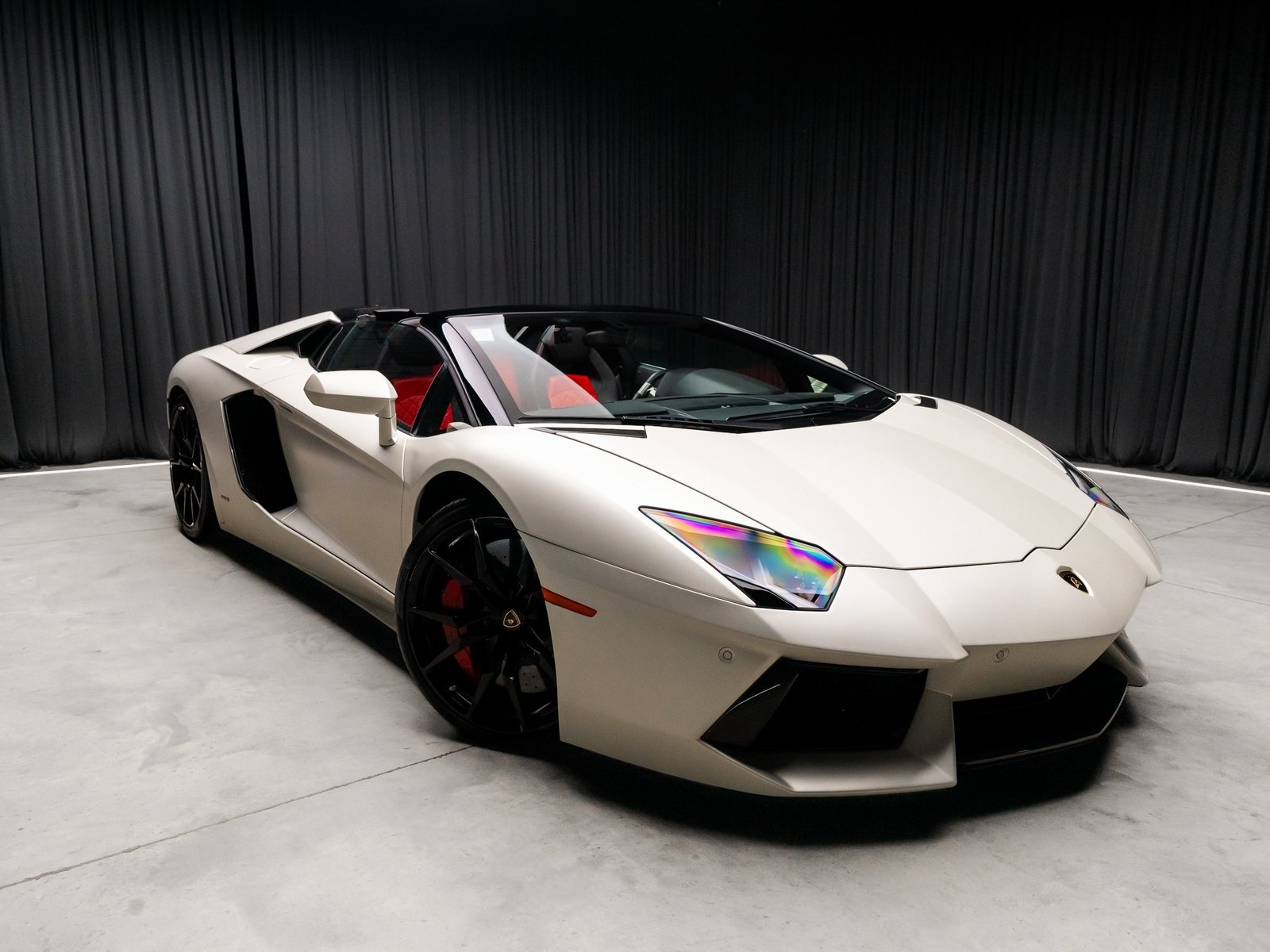 Lamborghini Aventador Roadster 2015 限定版 2015 Lamborghini Aventador Roadster | duPont REGISTRY