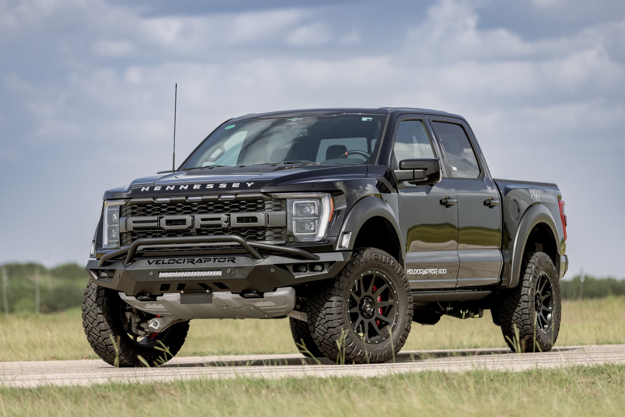 Hennessey Velociraptor 800